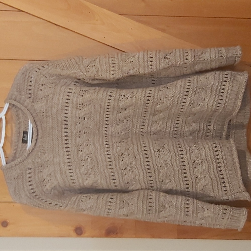 Lovely sweater NWT
